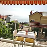 Apartman Charming Hill *